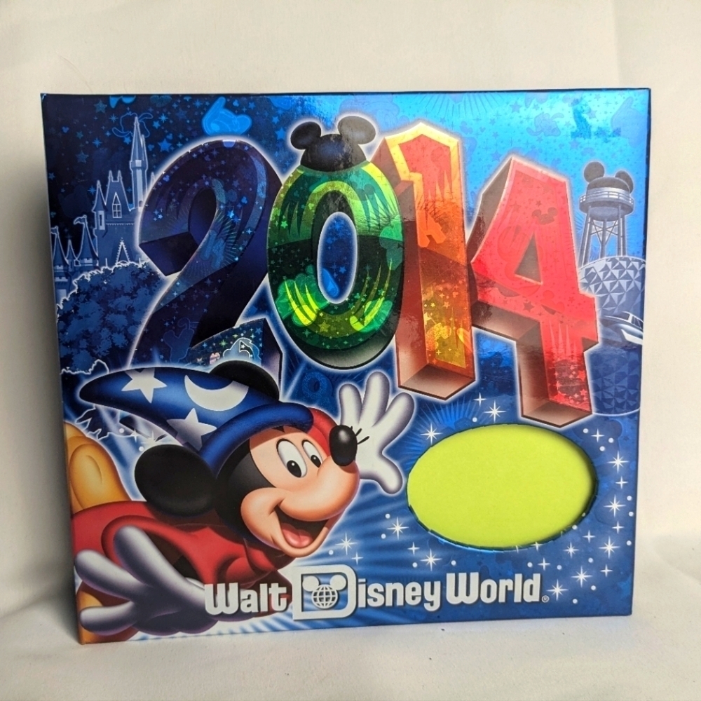 DISNEY 2014 Picture Album Never Been Used From Disney Theme Park